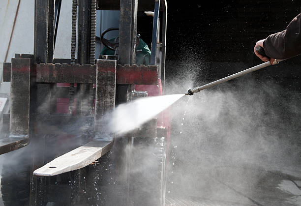 Why Choose Our Certified Pressure Washing Experts for Your Project Needs in Conneaut, OH?